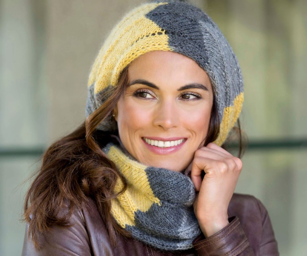 Mit dickem Garn in ein oder zwei Stricknadelumdrehungen gestrickter Snood. Schemata, Beschreibung