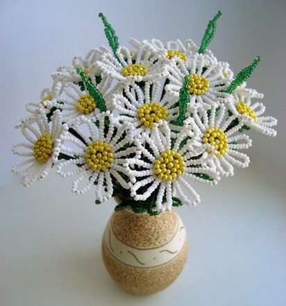 So machen Sie eine Blume aus Perlen. Schemata: einfach, groß, klein, leicht, schön. Video, Foto