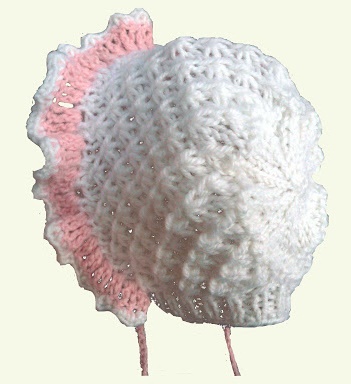 Sternenmuster gestrickt. Diagramm und Beschreibung zum Stricken eines Rundschals, einer Mütze und eines Pullovers im Kreis. Foto