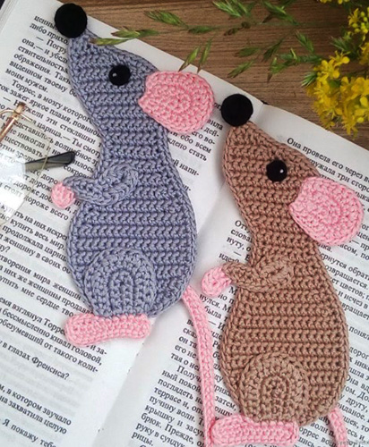 Gehäkeltes Maus-Lesezeichen. Schema und Beschreibung von Amigurumi, Foto