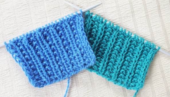 Perlenstricken. Muster und Beschreibung, Strickmuster für einen Snood, eine Strickjacke, eine Mütze, einen Pullover. Foto