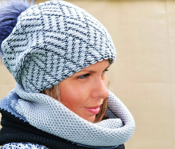 Doppelte Mütze gestrickt für Damen. Wie man Modelle mit Revers strickt, Muster, Gummiband, Diagramme, Beschreibung, Foto