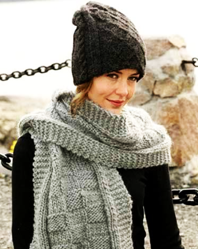 Doppelte Mütze gestrickt für Damen. Wie man Modelle mit Revers strickt, Muster, Gummiband, Diagramme, Beschreibung, Foto