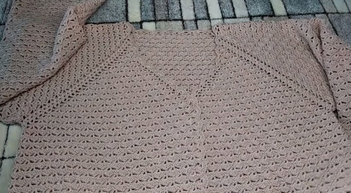 Raglan-Häkelarbeit von oben. Modelle mit Mustern für Frauen, Kinder: schöne Jacke, durchbrochen, Tunika