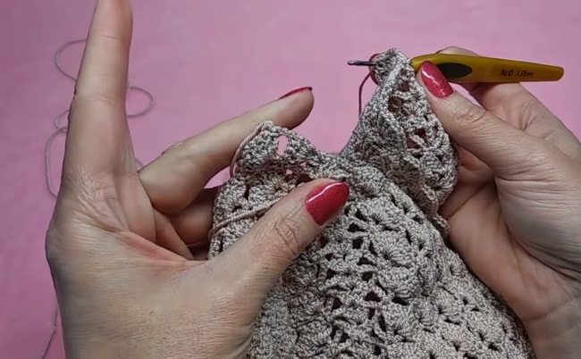 Raglan-Häkelarbeit von oben. Modelle mit Mustern für Frauen, Kinder: schöne Jacke, durchbrochen, Tunika
