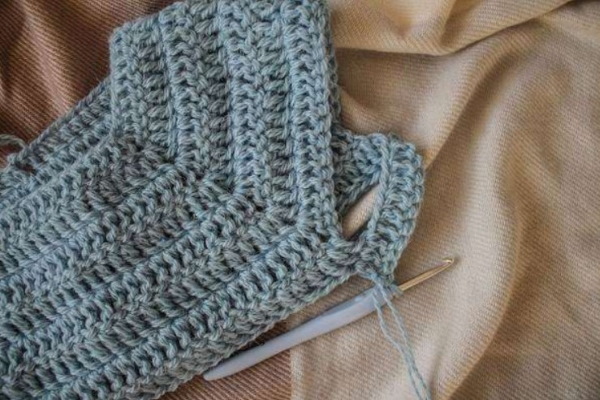 Raglan-Häkelarbeit von oben. Modelle mit Mustern für Frauen, Kinder: schöne Jacke, durchbrochen, Tunika