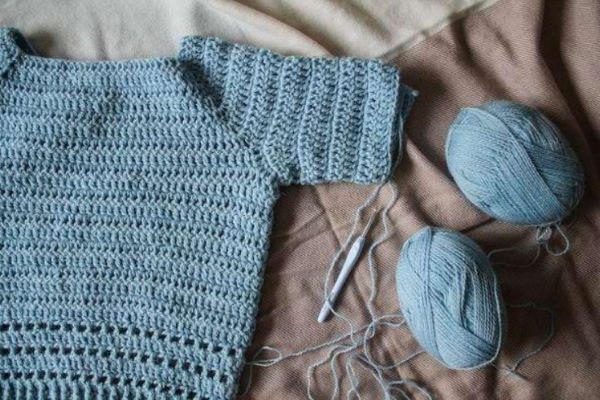 Raglan-Häkelarbeit von oben. Modelle mit Mustern für Frauen, Kinder: schöne Jacke, durchbrochen, Tunika