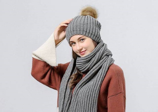 Mütze aus dickem Garn für Damen. Meisterklasse Stricken Schritt für Schritt, Diagramm mit Beschreibung