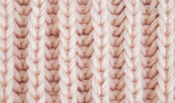 Schnittmuster für eine Mütze aus dickem Garn. Strickmuster und Beschreibungen