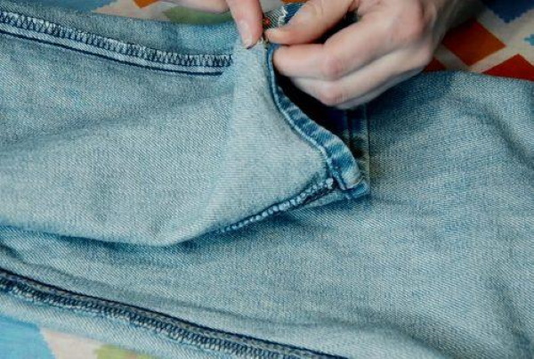 So kürzen Sie Jeans, ohne den Saum abzuschneiden, ohne Maschine, ohne Säumen, mit einem Gummiband