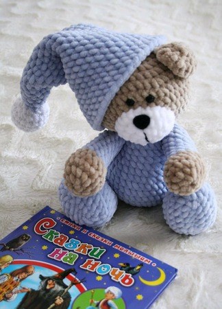 Teddybär aus Plüschgarn, gehäkeltes Amigurumi. Schema und Beschreibung