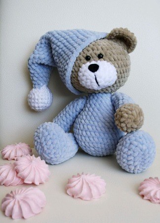 Teddybär aus Plüschgarn, gehäkeltes Amigurumi. Schema und Beschreibung