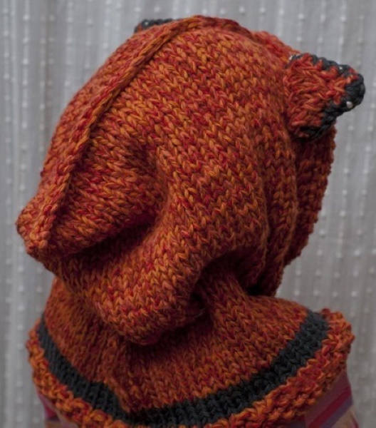 Gestrickte Kapuzenmütze. Muster und Beschreibung mit Ohren, Muster, elastischer Kante