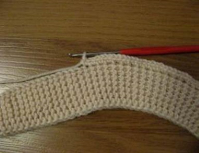 Gestrickte Kapuzenmütze. Muster und Beschreibung mit Ohren, Muster, elastischer Kante