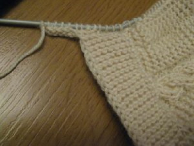 Gestrickte Kapuzenmütze. Muster und Beschreibung mit Ohren, Muster, elastischer Kante
