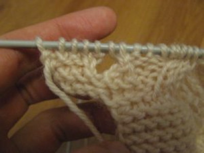 Gestrickte Kapuzenmütze. Muster und Beschreibung mit Ohren, Muster, elastischer Kante