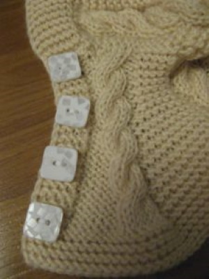 Gestrickte Kapuzenmütze. Muster und Beschreibung mit Ohren, Muster, elastischer Kante