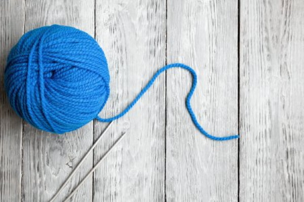 Gestrickte Kapuzenmütze. Muster und Beschreibung mit Ohren, Muster, elastischer Kante