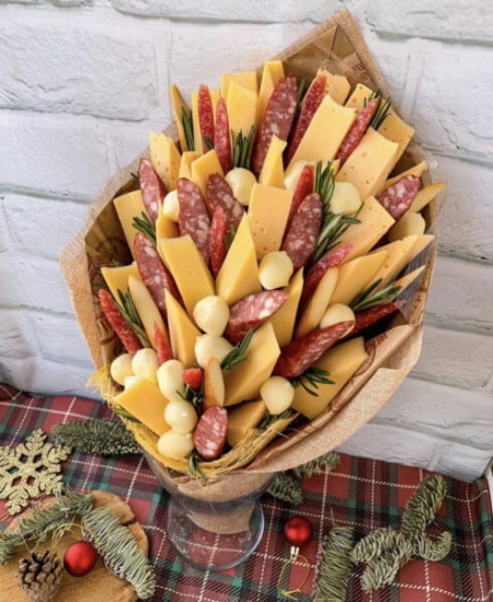 Wurststrauß zum Selbermachen für eine Frau. Foto
