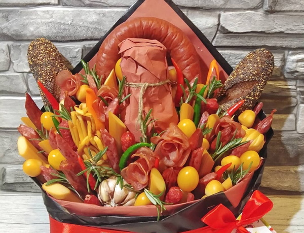 Wurststrauß zum Selbermachen für eine Frau. Foto