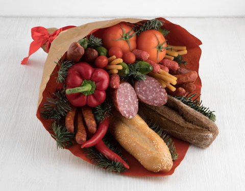 Wurststrauß zum Selbermachen für eine Frau. Foto