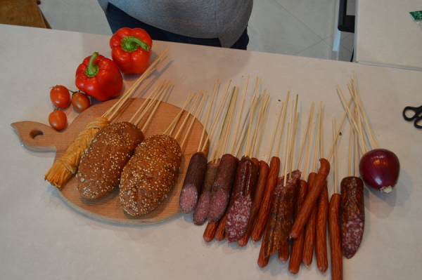 Wurststrauß zum Selbermachen für eine Frau. Foto
