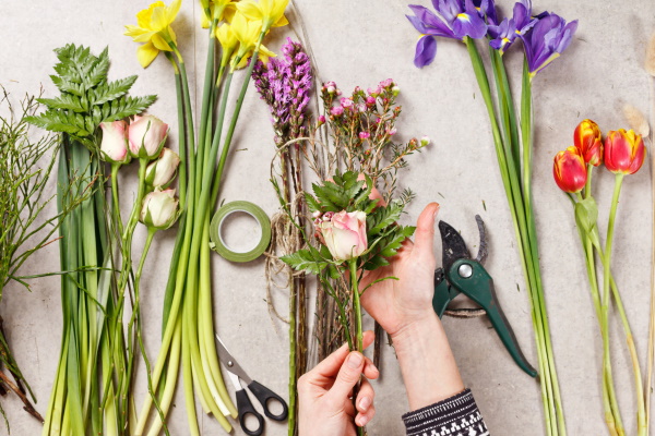 So machen Sie Schritt für Schritt einen Blumenstrauß mit Ihren eigenen Händen