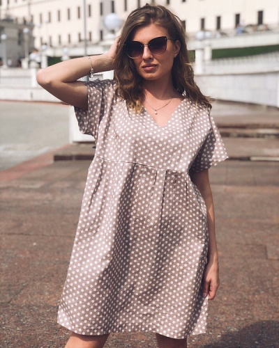 Locker sitzendes Sommerkleid zum Selbermachen. Muster, Foto