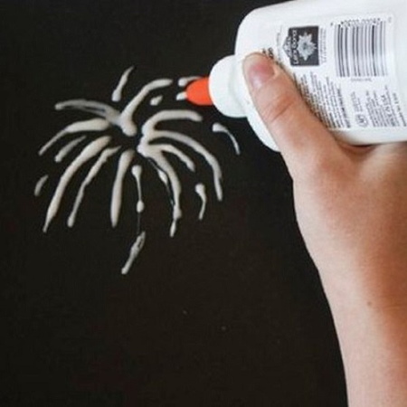 Feuerwerkszeichnung für Kinder am 9. Mai mit Bleistift, Farben