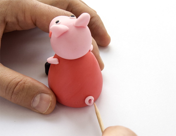 So basteln Sie mit Ihren eigenen Händen ein Plastilinschwein für Kinder. Foto