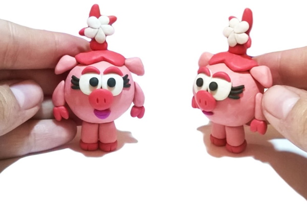 So basteln Sie mit Ihren eigenen Händen ein Plastilinschwein für Kinder. Foto