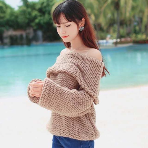 Stricken Sie mit Stricknadeln einen voluminösen Pullover für ein Mädchen. Schema und Beschreibung