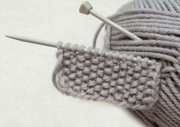 Verwirrungsmuster mit Stricknadeln. Schema und Beschreibung für Anfänger