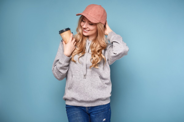 Damen-Sweatshirt. Muster mit Stickerei, Raglanärmel, Kapuze, Druck