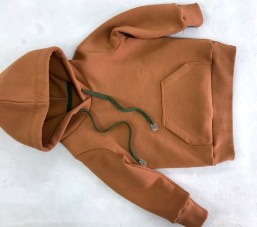 Damen-Sweatshirt. Muster mit Stickerei, Raglanärmel, Kapuze, Druck
