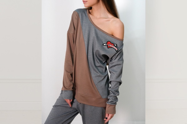 Damen-Sweatshirt. Muster mit Stickerei, Raglanärmel, Kapuze, Druck