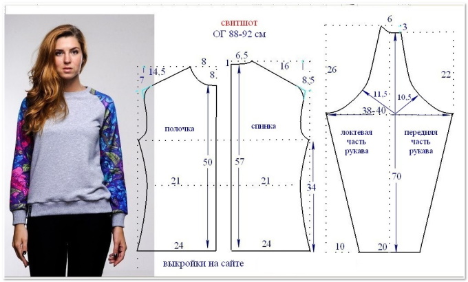Damen-Sweatshirt. Muster mit Stickerei, Raglanärmel, Kapuze, Druck