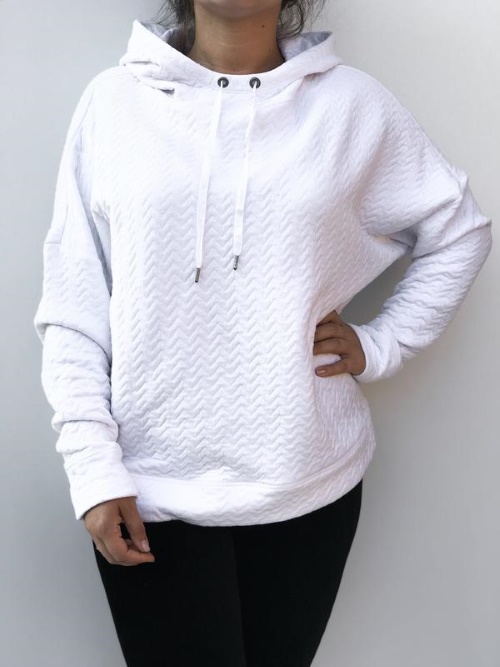 Damen-Sweatshirt. Muster mit Stickerei, Raglanärmel, Kapuze, Druck