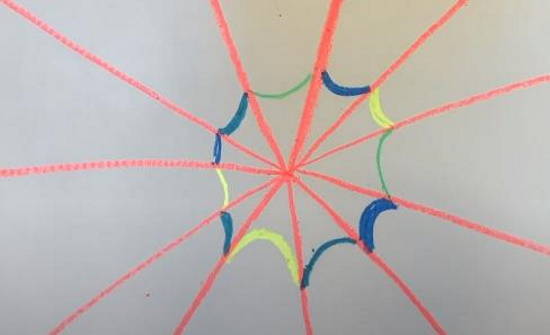 Spinnennetz zeichnen für Kinder mit Bleistift Schritt für Schritt