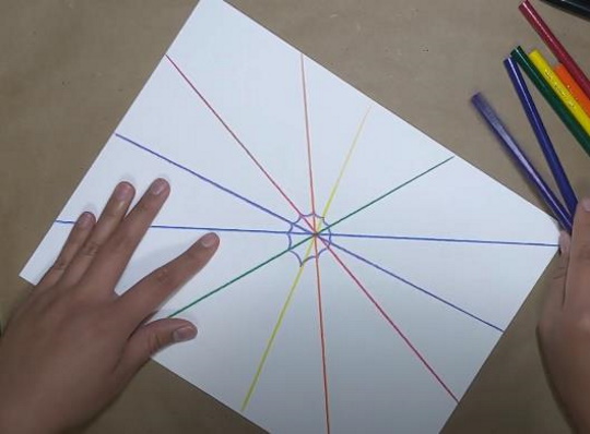 Spinnennetz zeichnen für Kinder mit Bleistift Schritt für Schritt