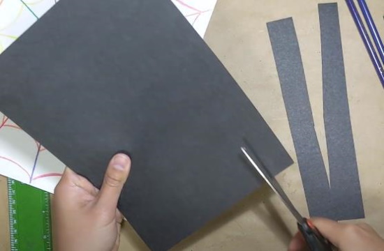 Spinnennetz zeichnen für Kinder mit Bleistift Schritt für Schritt
