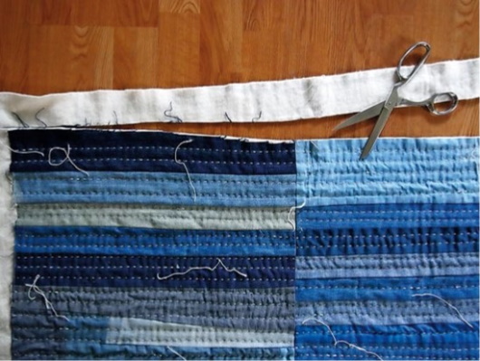 Patchworkdecke aus Denim zum Selbermachen. Meisterklasse