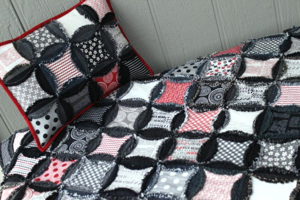Patchworkdecke aus Denim zum Selbermachen. Meisterklasse