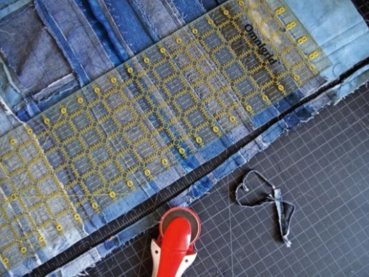 Patchworkdecke aus Denim zum Selbermachen. Meisterklasse
