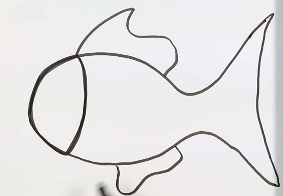 Fischzeichnung für Kinder Schritt für Schritt mit einem Bleistift