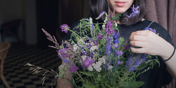 Wunderschöne, handgefertigte Sträuße aus Wildblumen. Foto