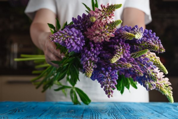 Wunderschöne, handgefertigte Sträuße aus Wildblumen. Foto