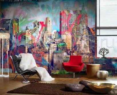 Sprühbilder an einer Hauswand, in einer Wohnung