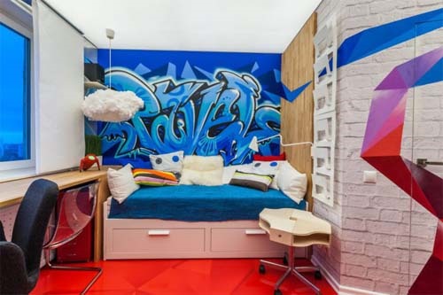 Sprühbilder an einer Hauswand, in einer Wohnung