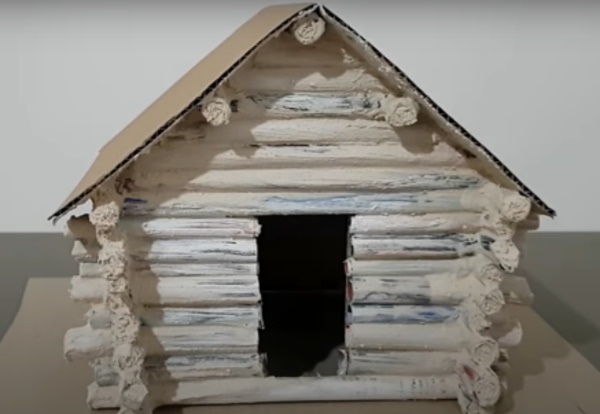 DIY-Hütte auf Hühnerbeinen aus Naturmaterialien